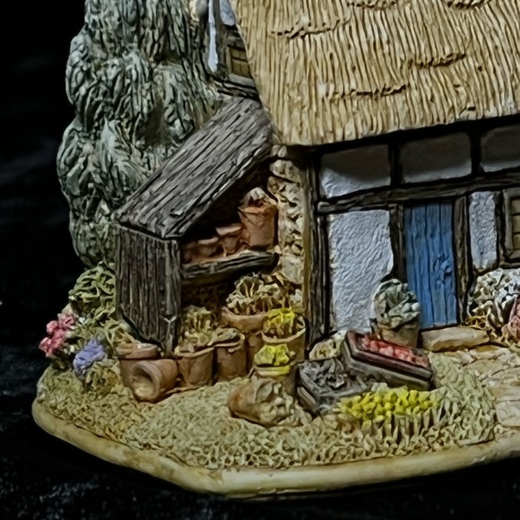 Lilliput Lane | Parsley Cottage | Symbol of Membership - Picture 11 of 12